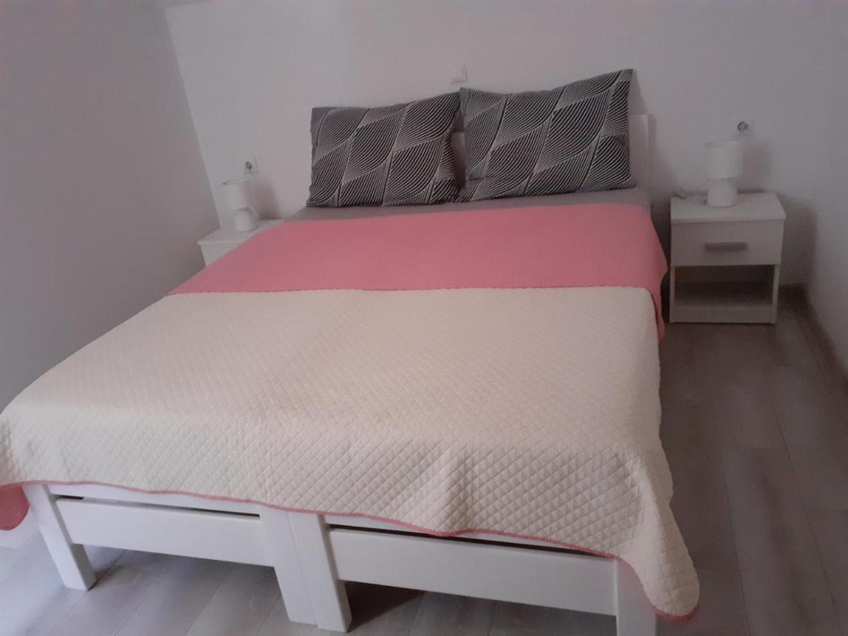 Apartmani Grumf Gornji Karin Exterior foto