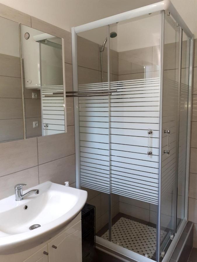 Apartmani Grumf Gornji Karin Exterior foto